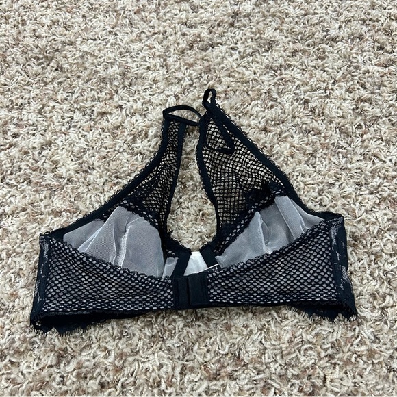 Victoria’s Secret Women’s 32C Black Lace Halter Bra - Picture 2 of 4